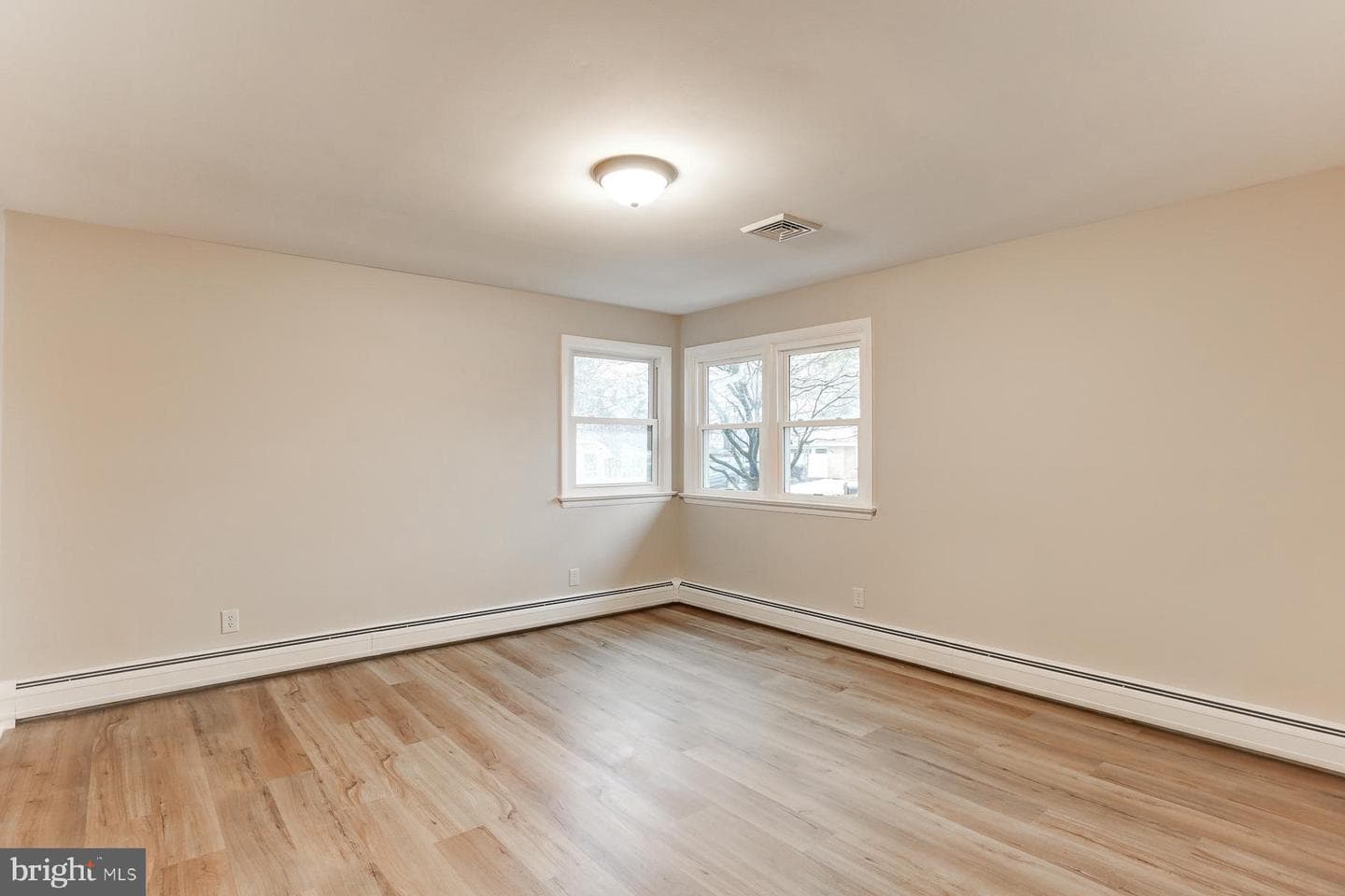 309 Hillcrest Drive photo 15