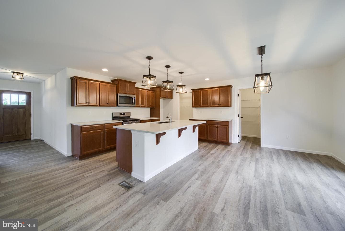 1100 Dietz Road #lachlan photo 9