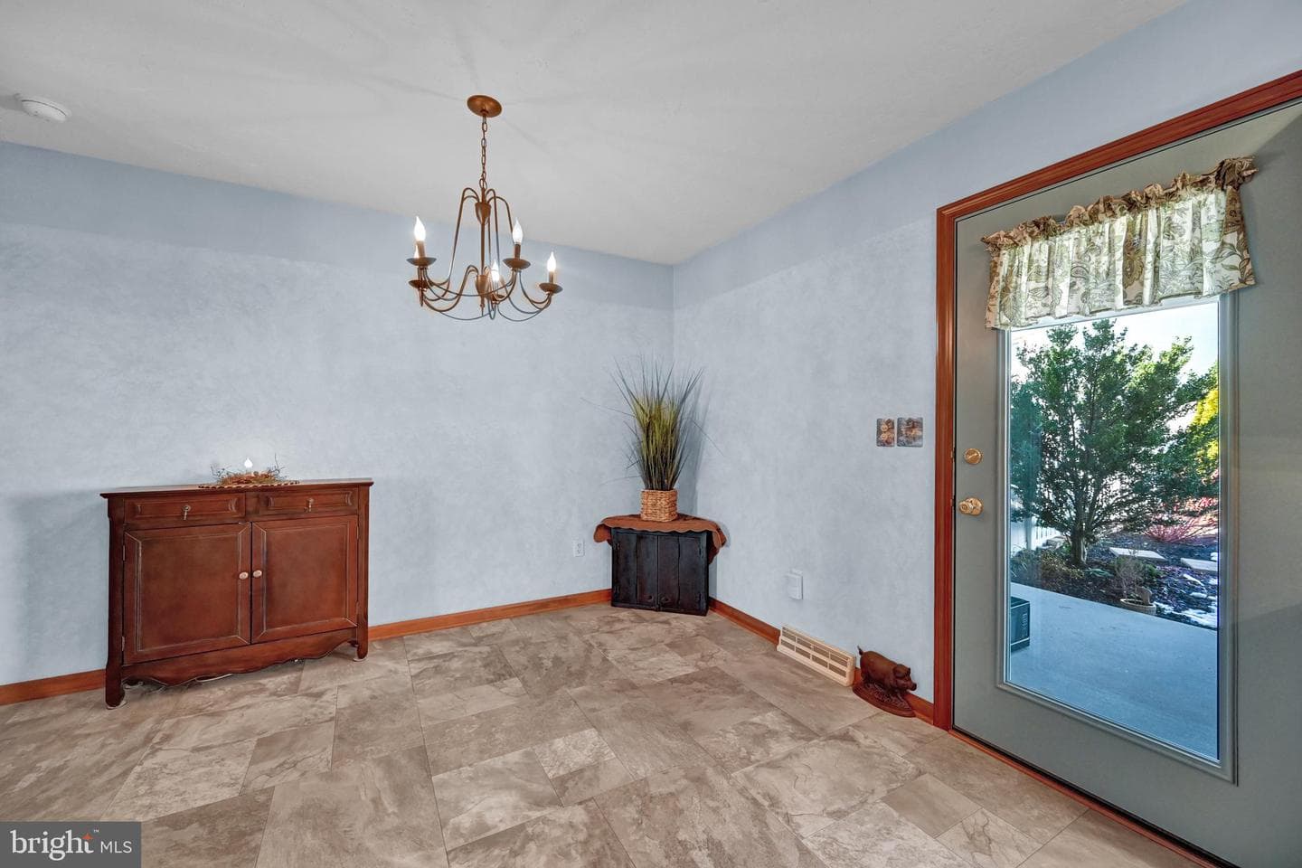 550 E Walnut Street photo 14