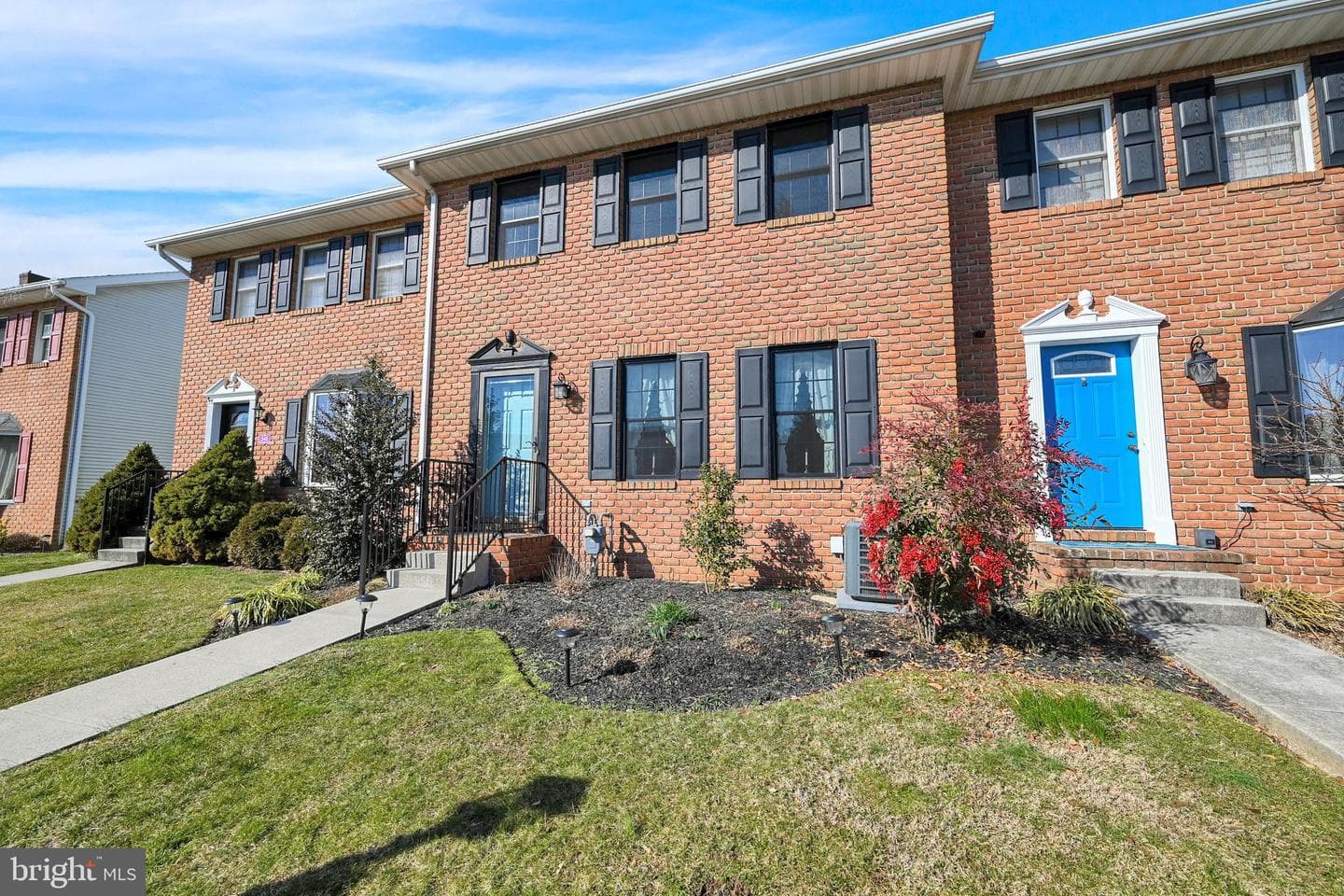 550 E Walnut Street photo 3