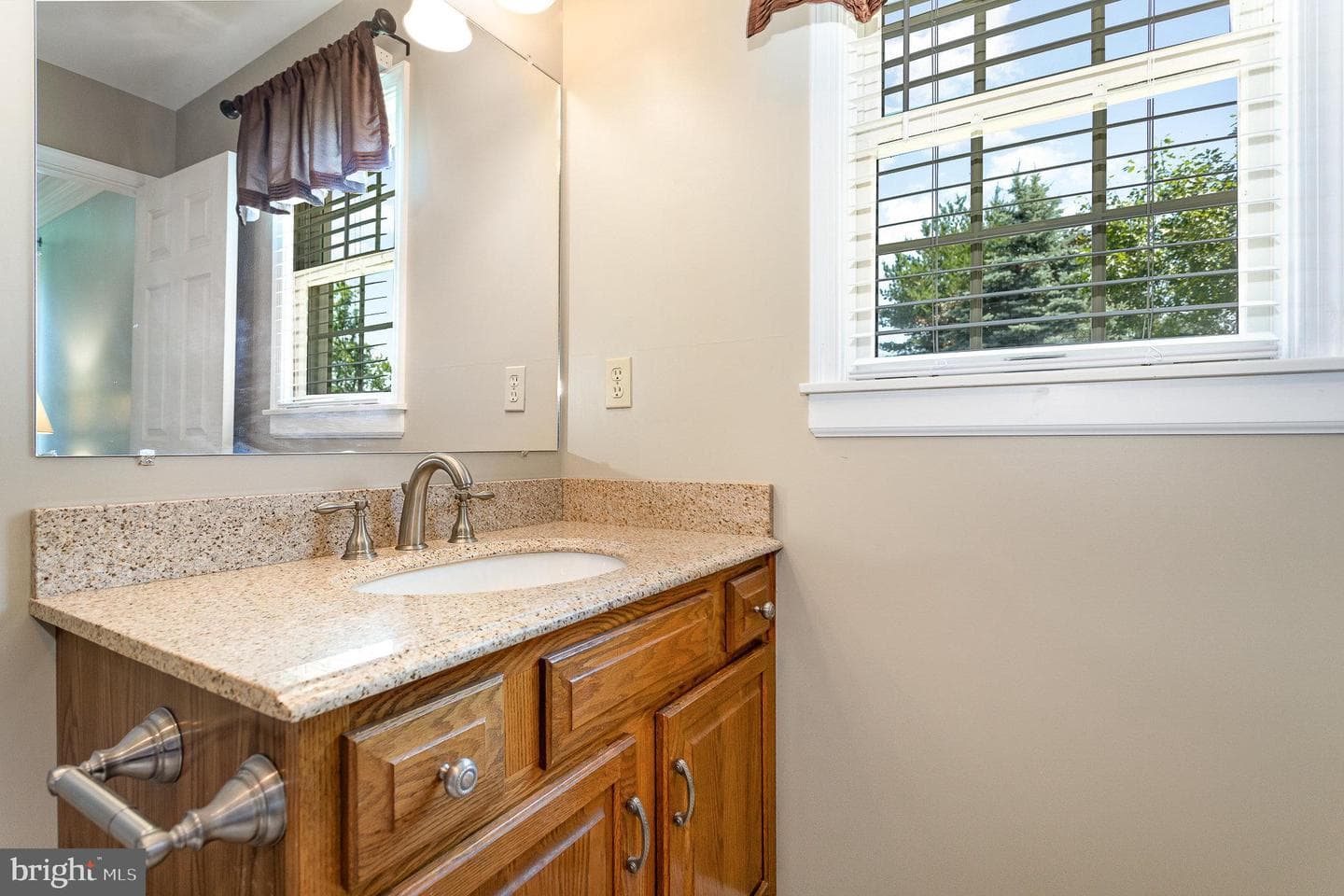 111 Maple Street photo 28