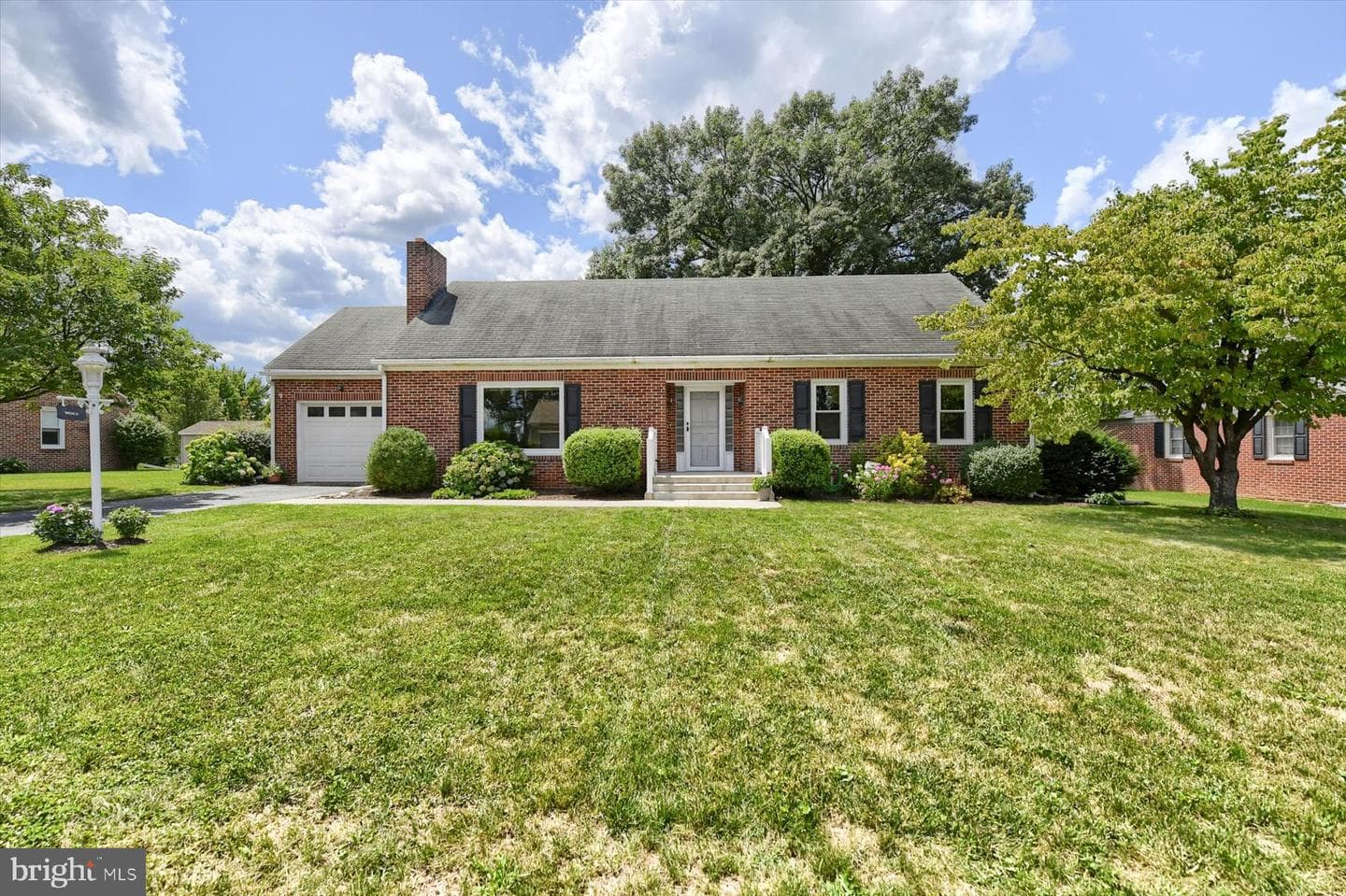 420 Richardson Road photo 1