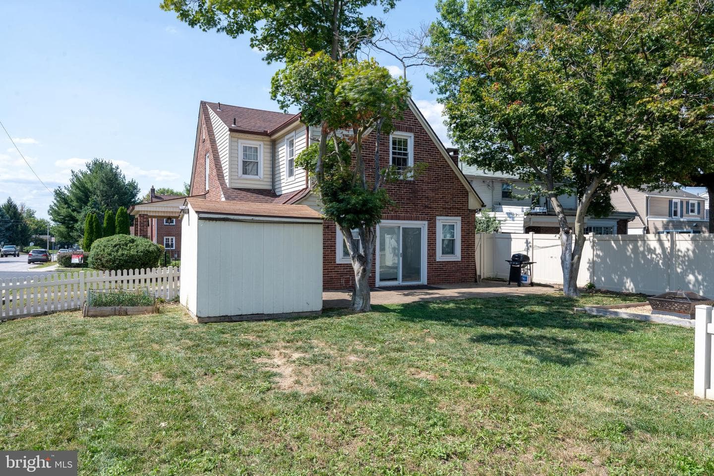 899 Midland Avenue photo 33
