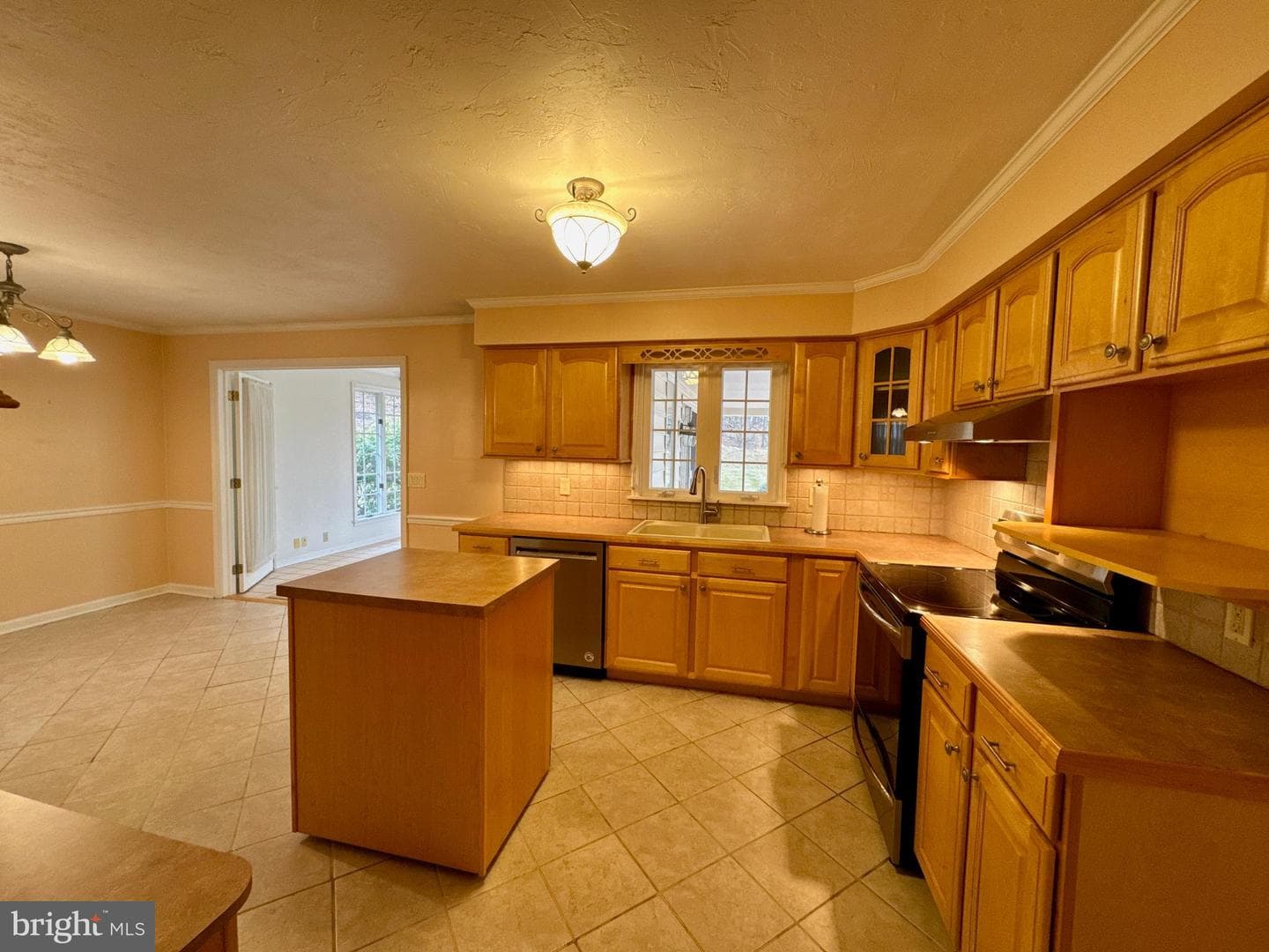 108 Thomas Avenue photo 19