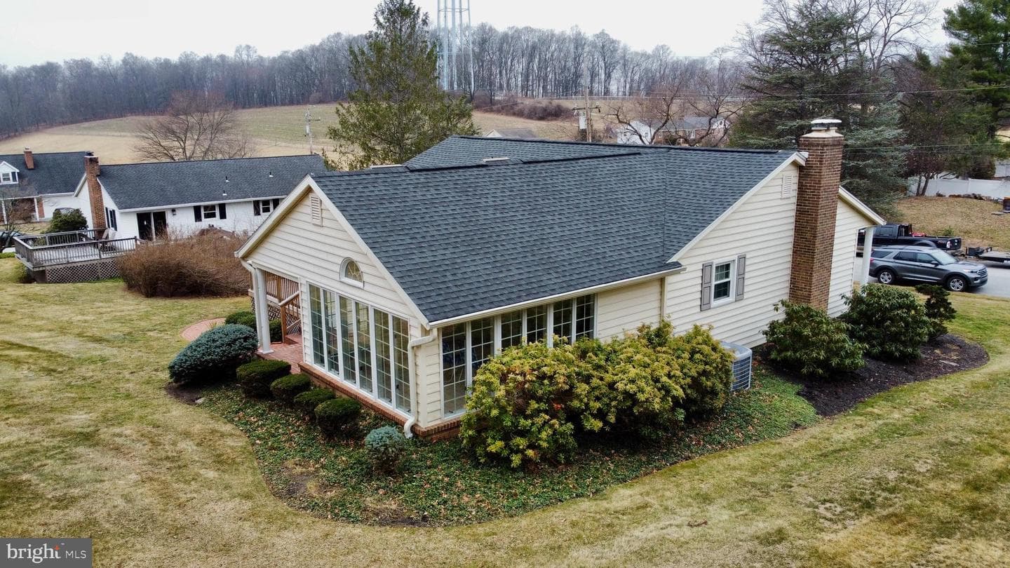 108 Thomas Avenue photo 2