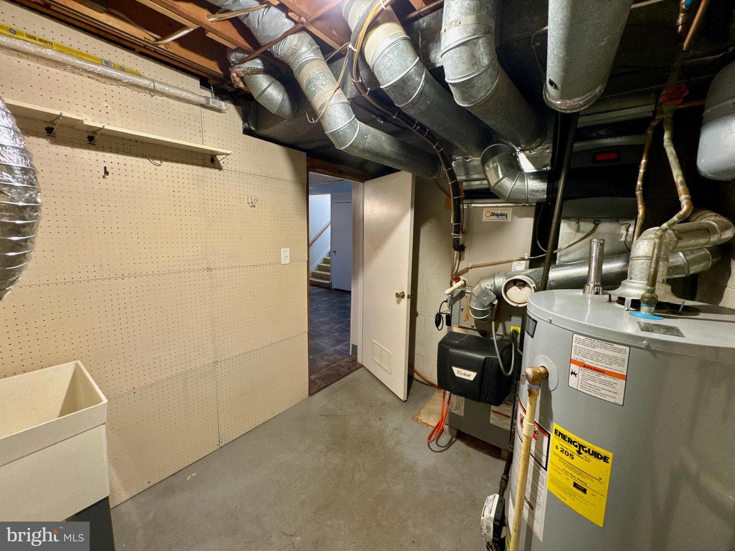 108 Thomas Avenue photo 37