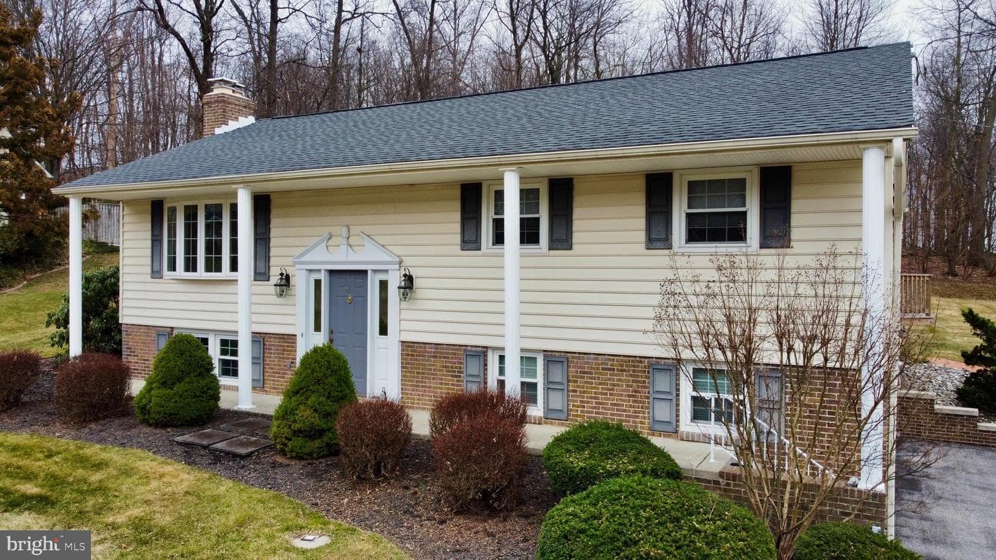 108 Thomas Avenue photo 40