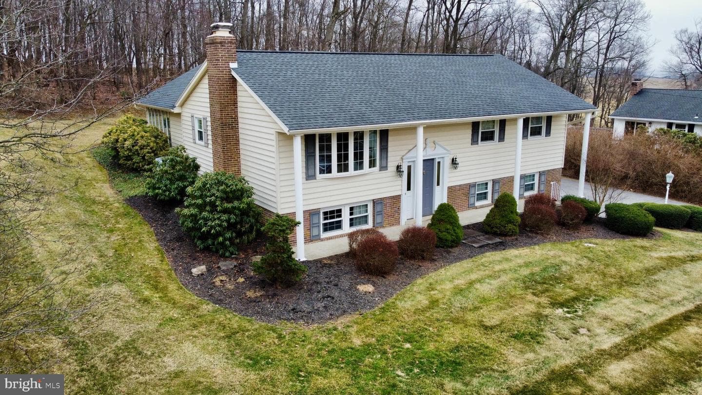 108 Thomas Avenue photo 45