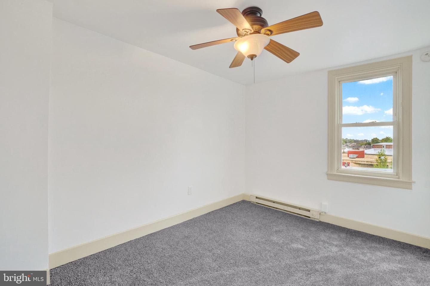 1543 W King Street photo 11