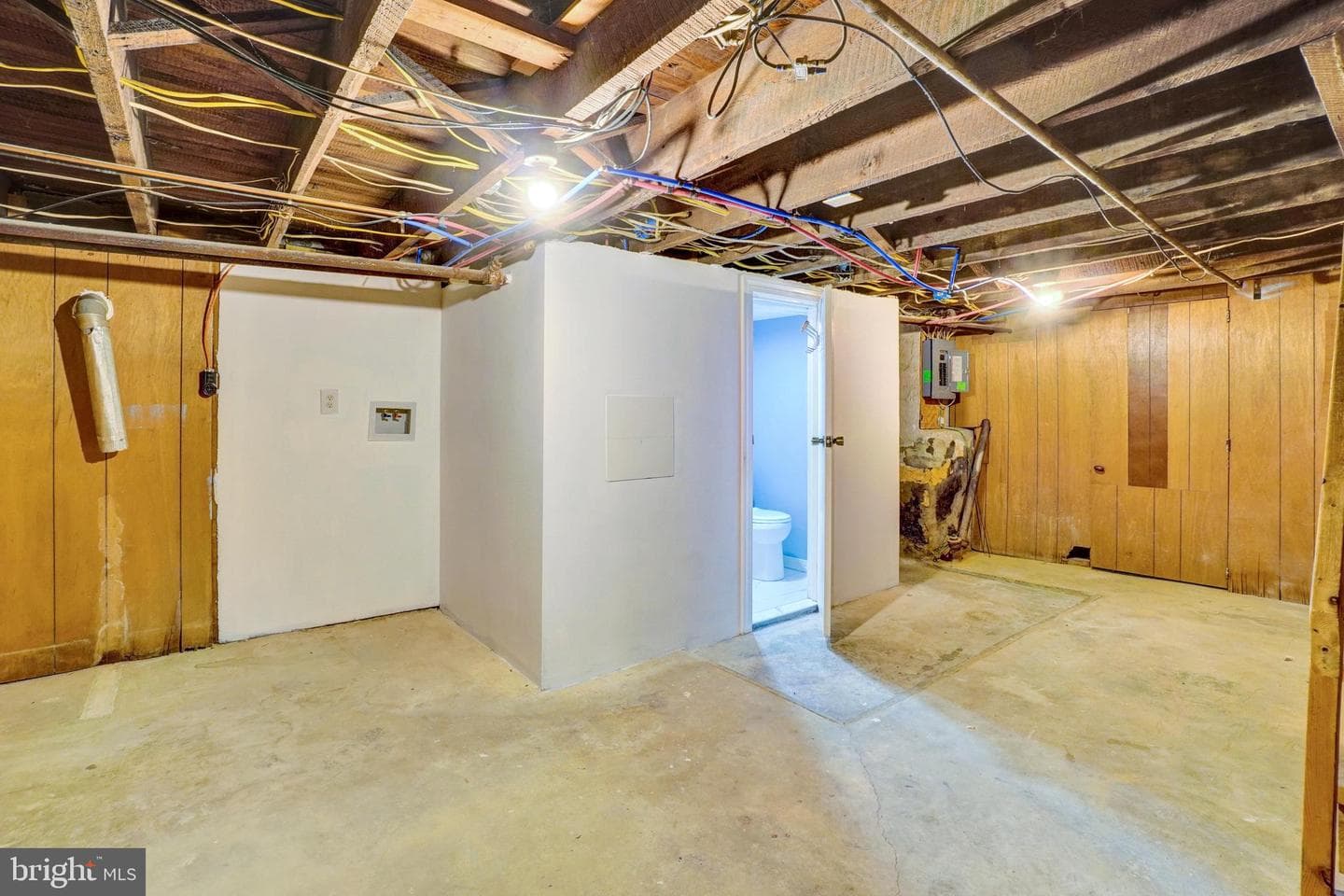 1543 W King Street photo 17