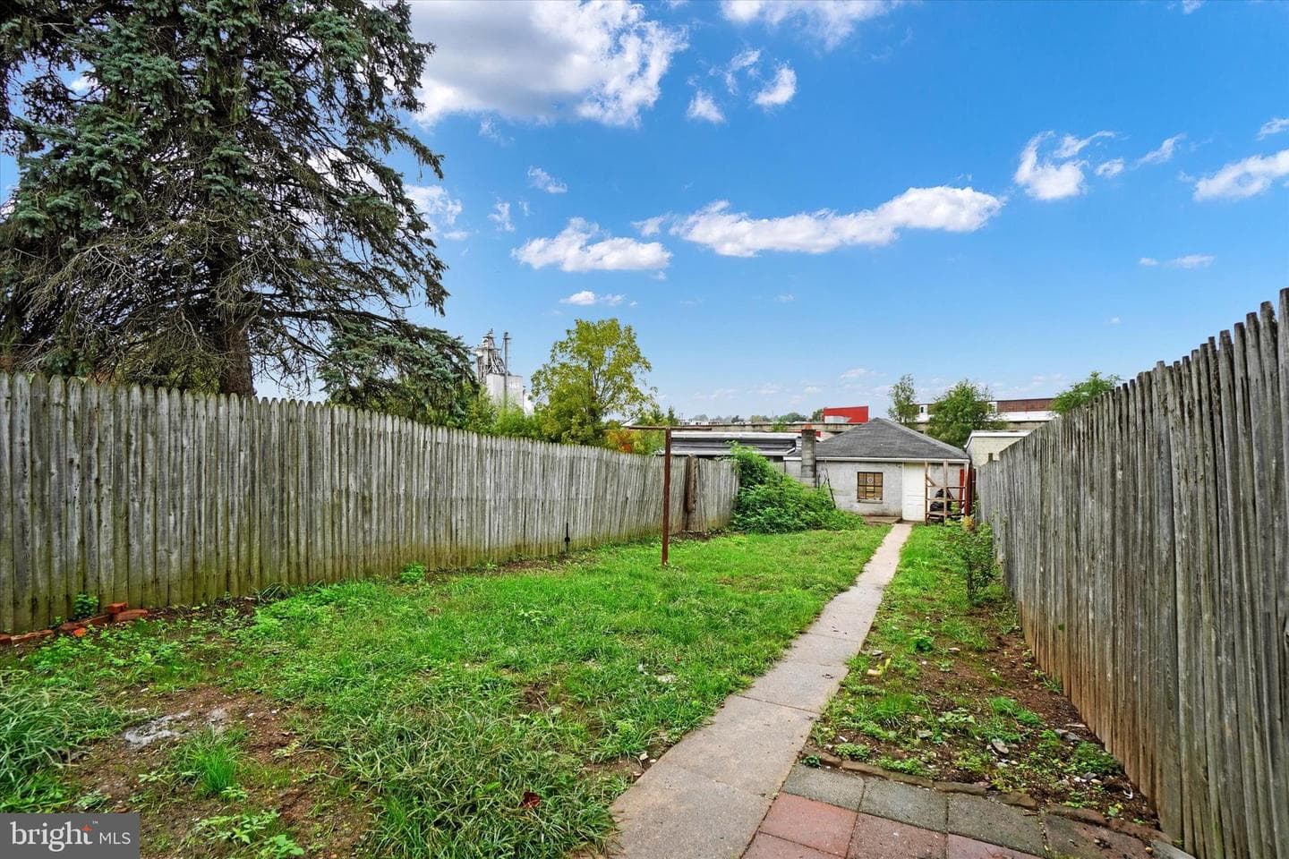 1543 W King Street photo 3