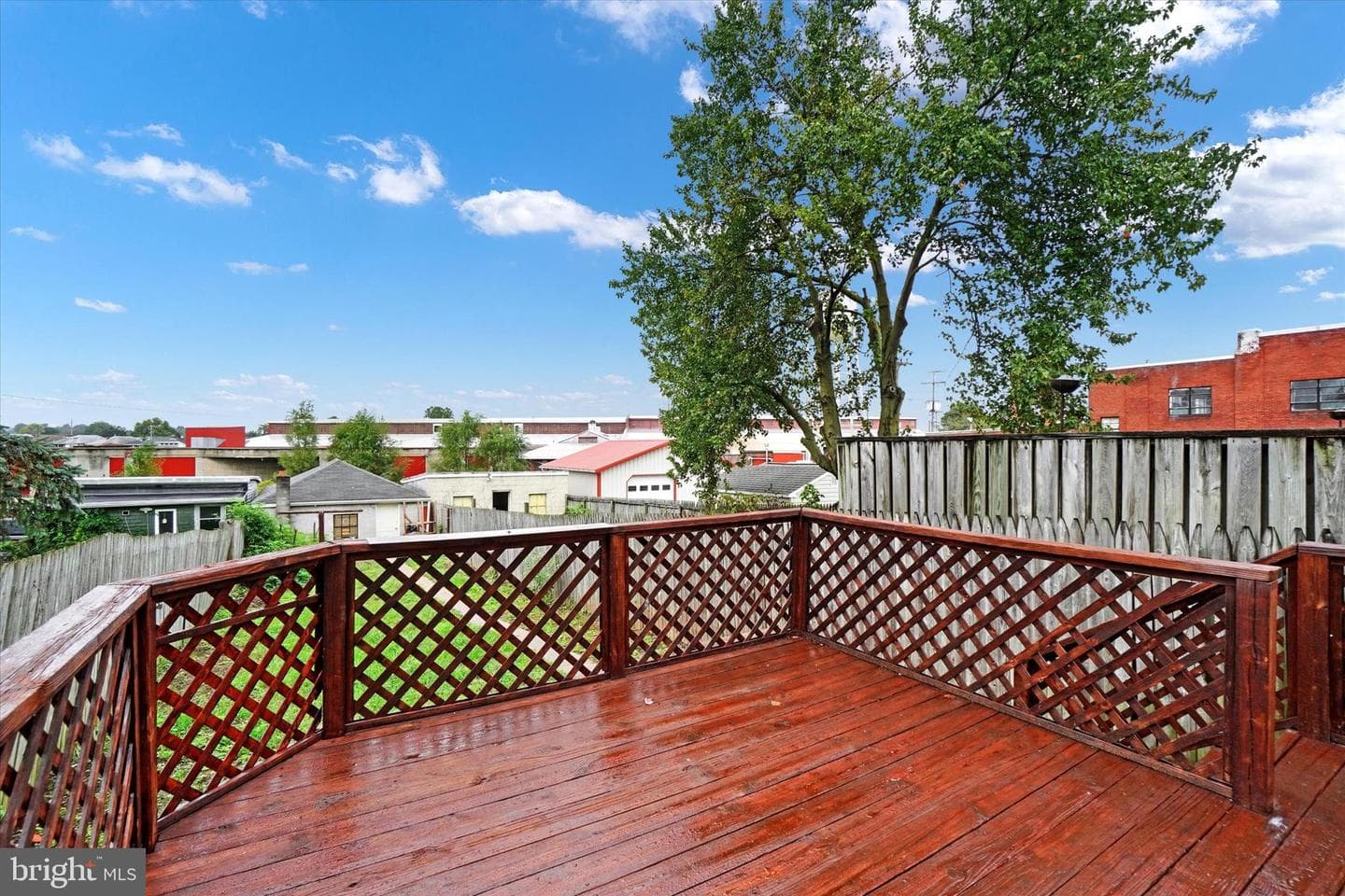 1543 W King Street photo 4