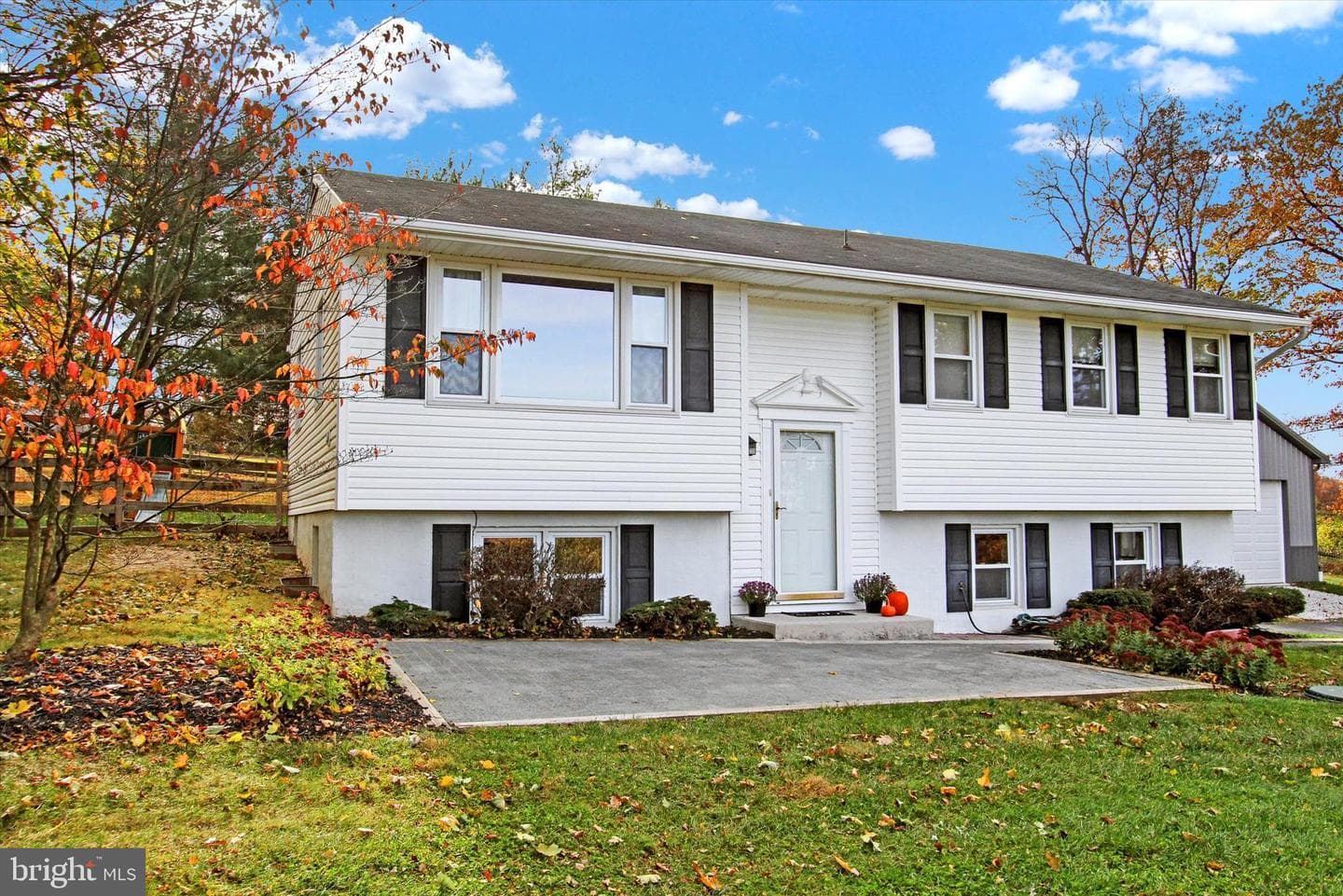 2385 Sunset Circle photo 1