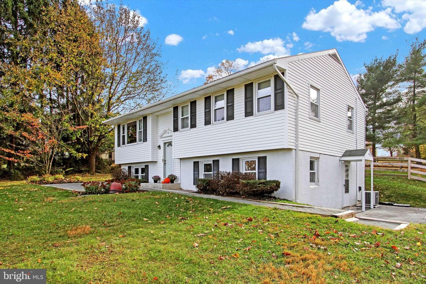 2385 Sunset Circle photo 3