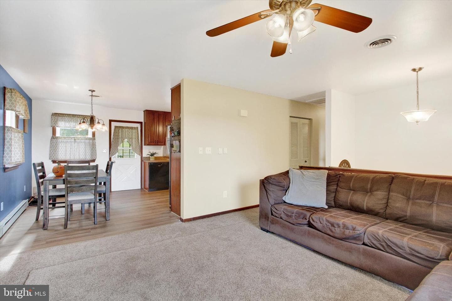 2385 Sunset Circle photo 4
