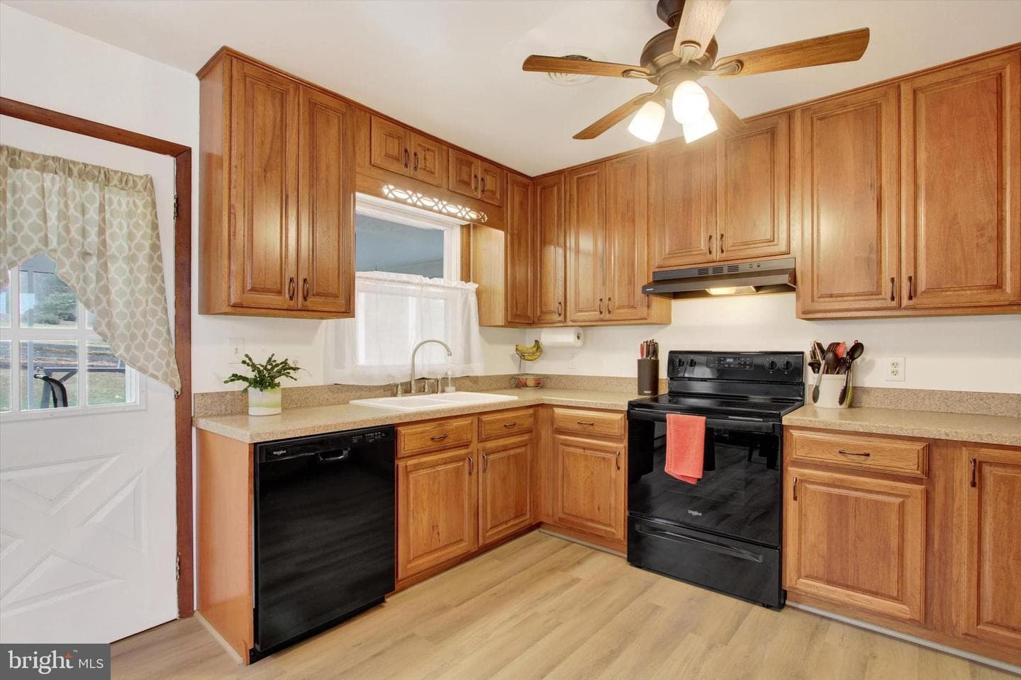 2385 Sunset Circle photo 8