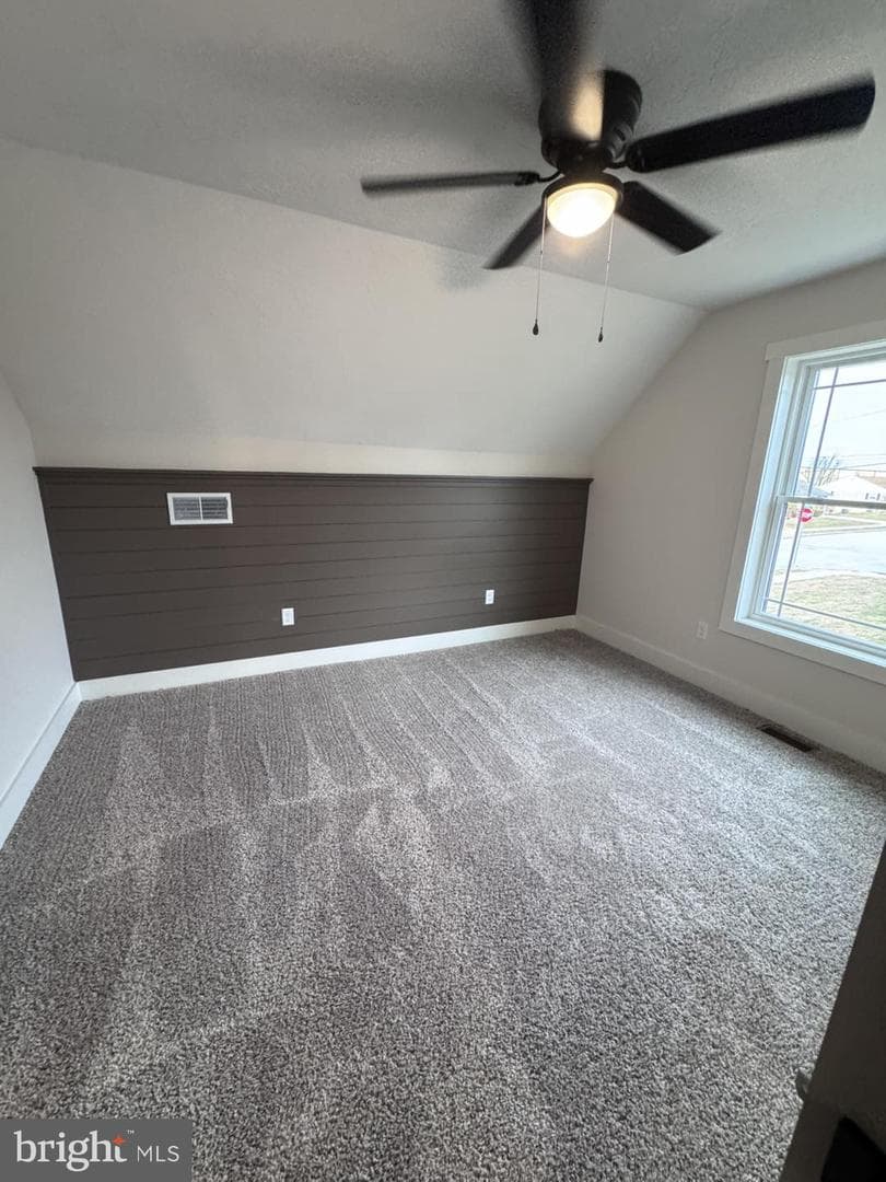 621 Spring Ave photo 9