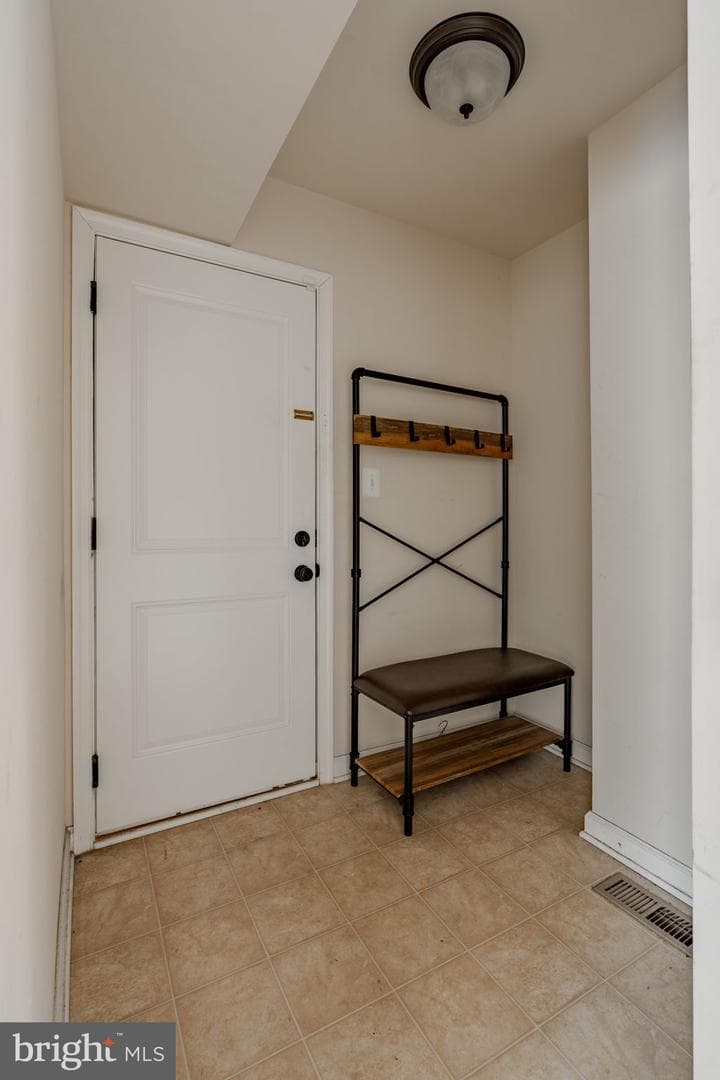 928 Cougar Pointe Circle photo 17