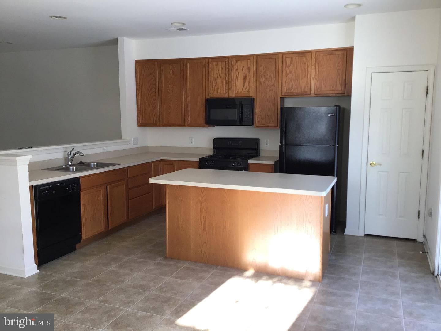 1100 Blue Bird Lane photo 5