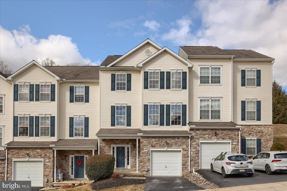 2134 Maple Crest Boulevard #2134 photo 3