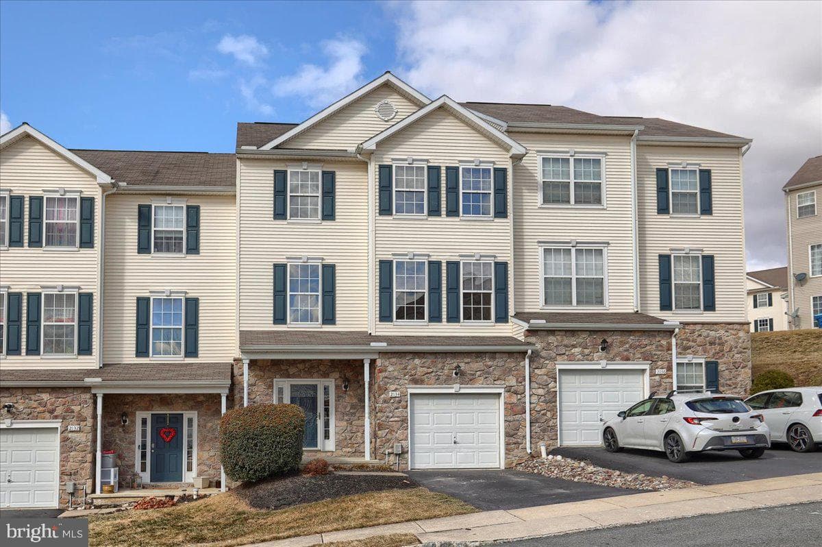 2134 Maple Crest Boulevard #2134 photo 4