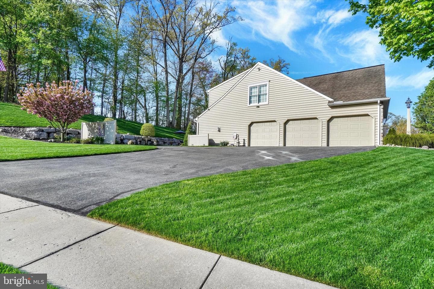 680 Cherry Blossom Court photo 3