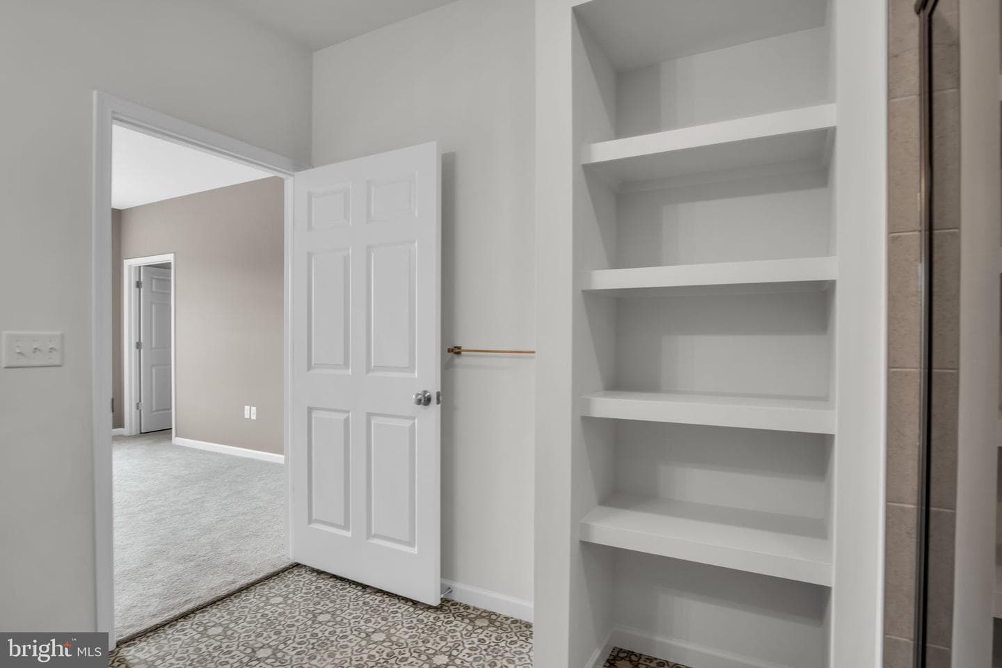 907 Shadowbrooke Drive photo 11
