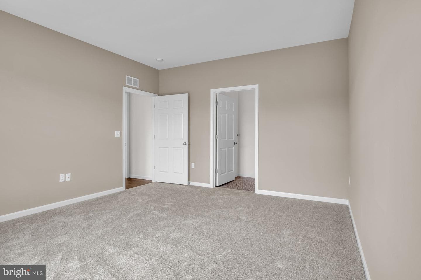 907 Shadowbrooke Drive photo 9