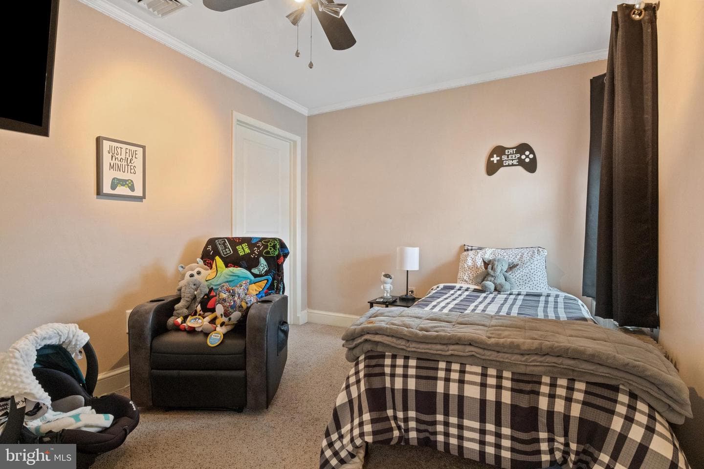 2034 Stanton Street photo 13