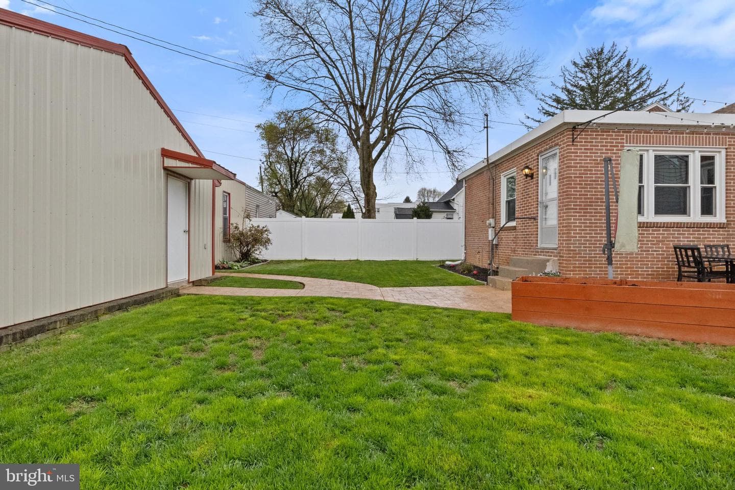 2034 Stanton Street photo 35
