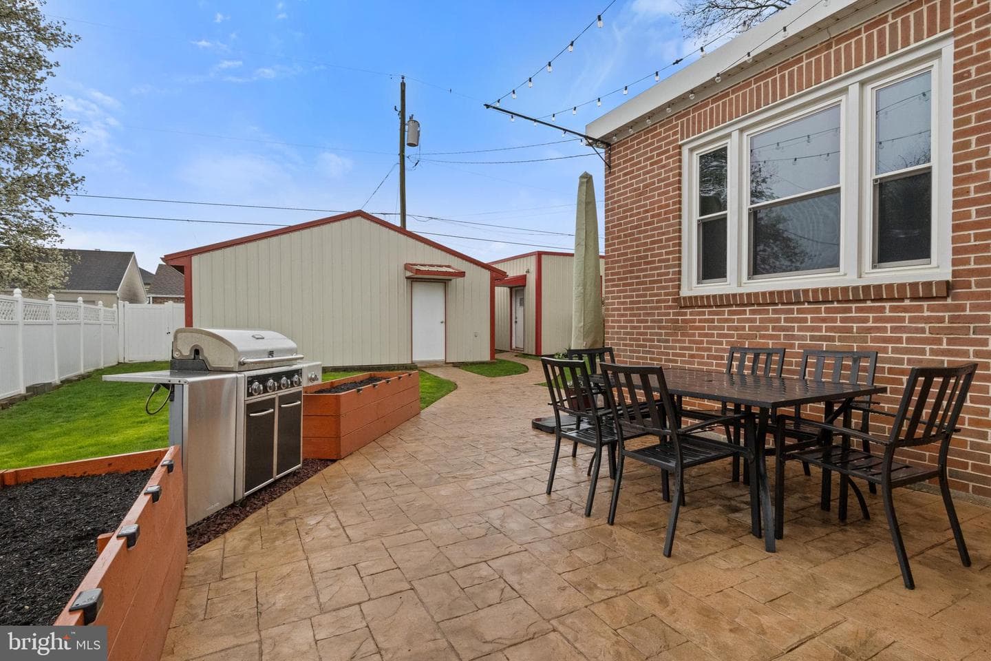 2034 Stanton Street photo 38