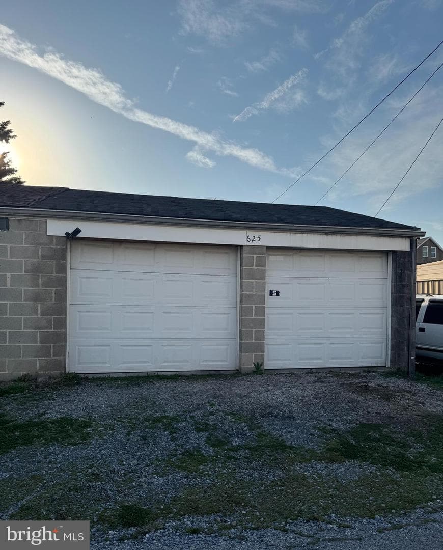 625 E Middle Street photo 5