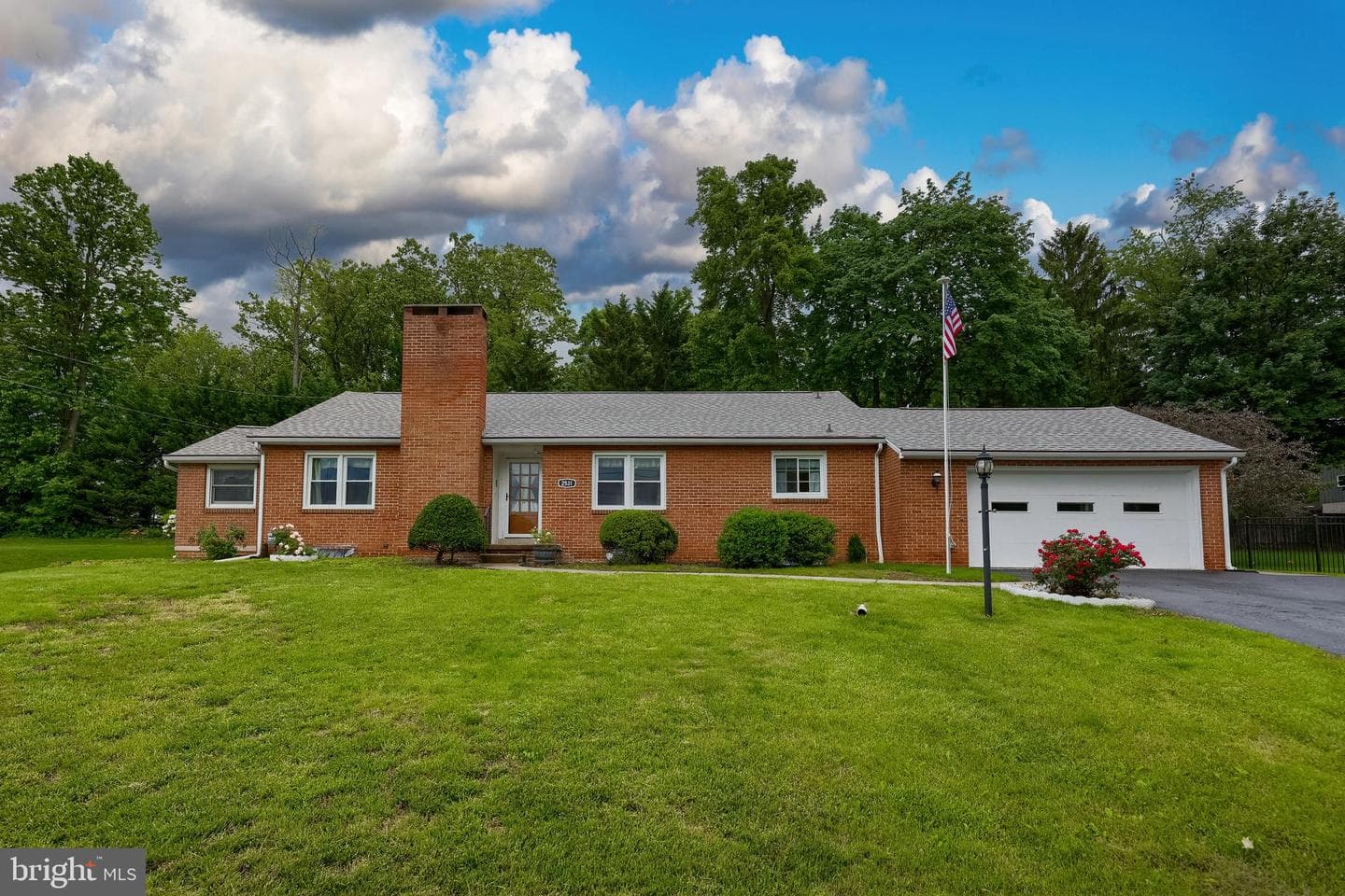 2531 Edgewood Lane photo 1