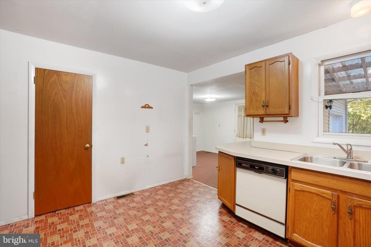 237 Cloverlane Drive photo 10
