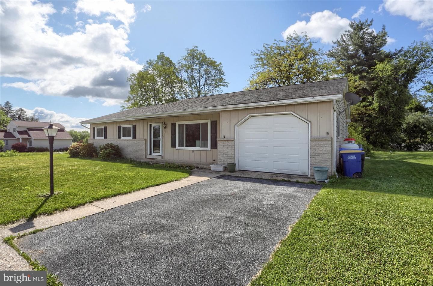 202 Hillcrest Drive photo 2