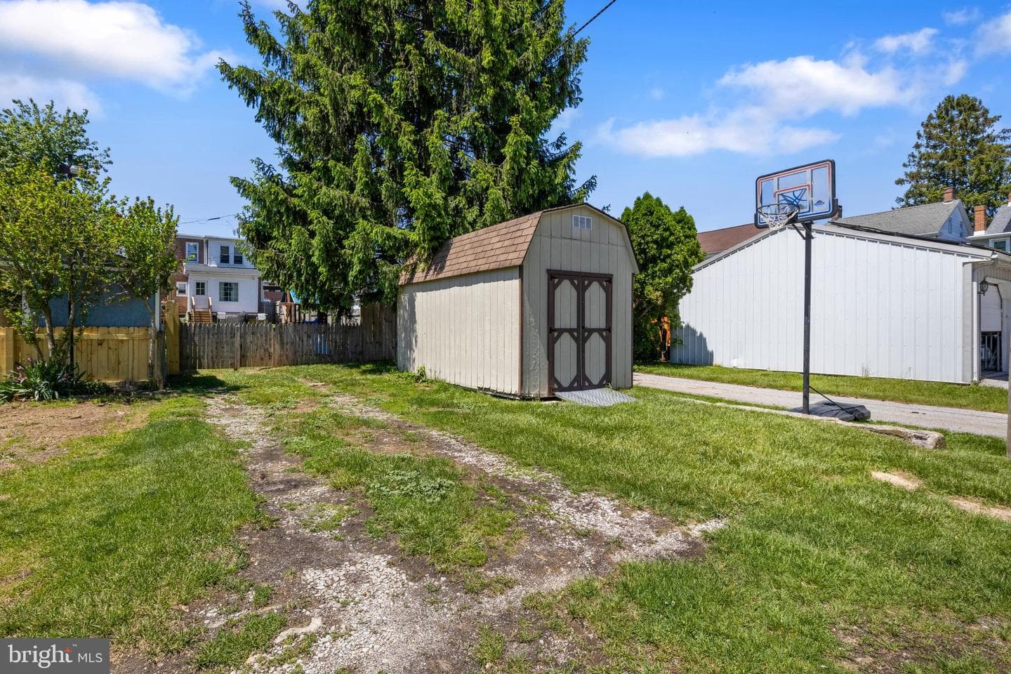 551 E Walnut Street photo 32