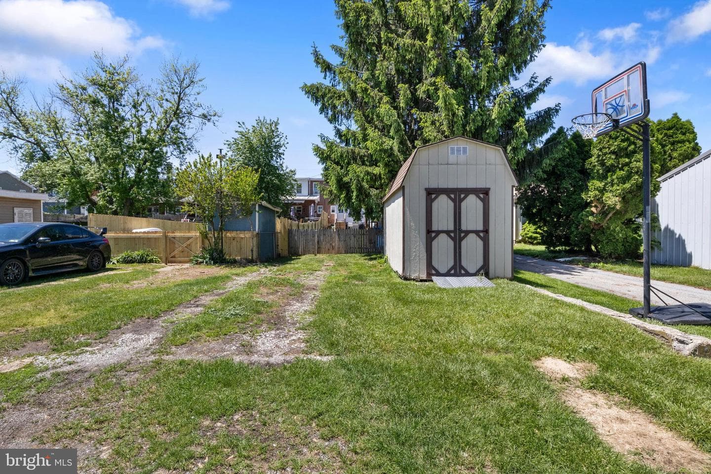 551 E Walnut Street photo 33