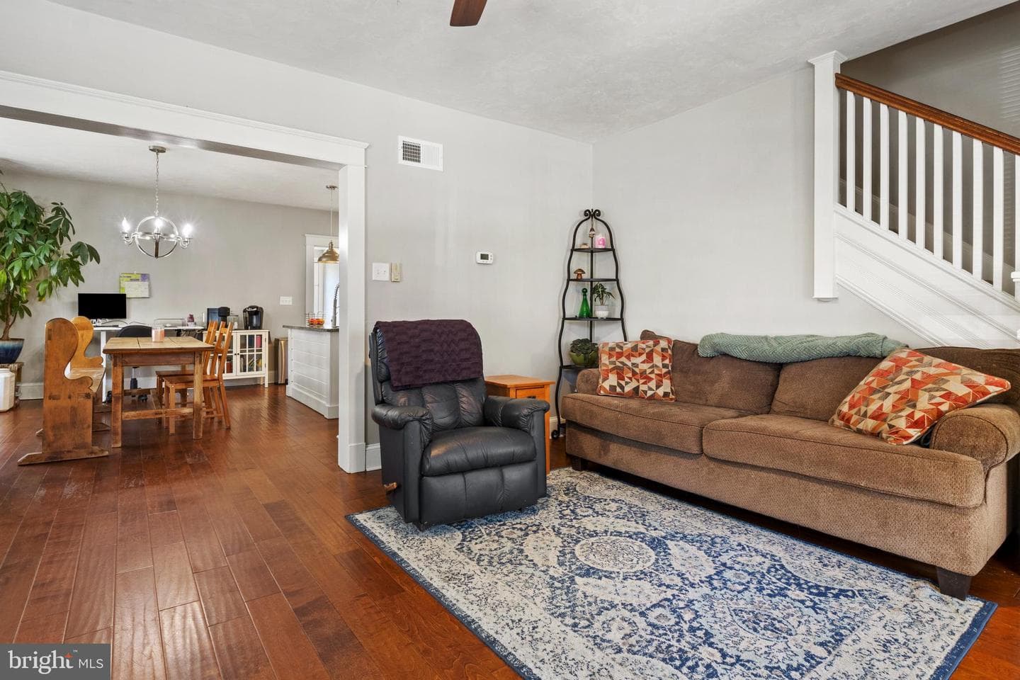 551 E Walnut Street photo 8