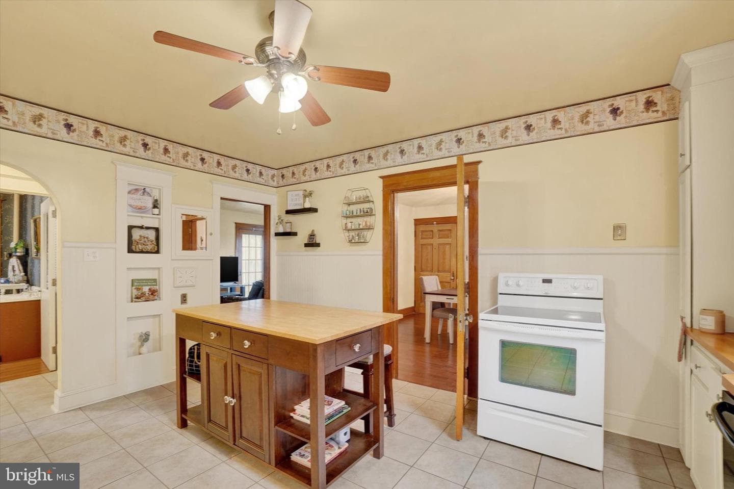 3070 W Market Street photo 8