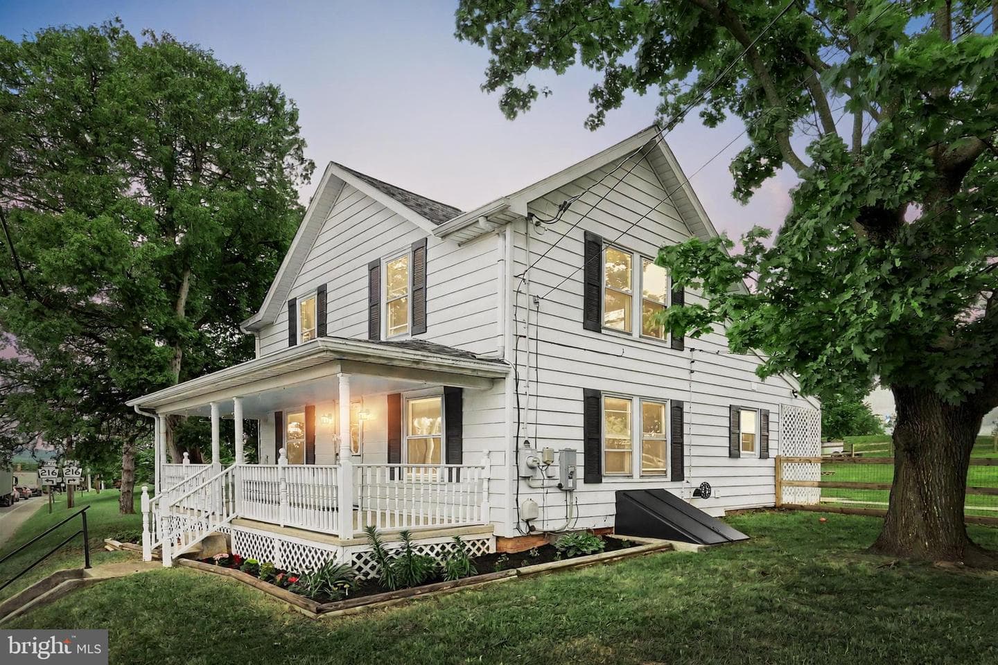 2040 Grandview Road photo 1