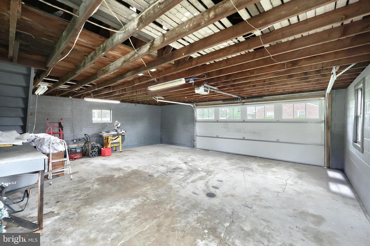 2040 Grandview Road photo 37