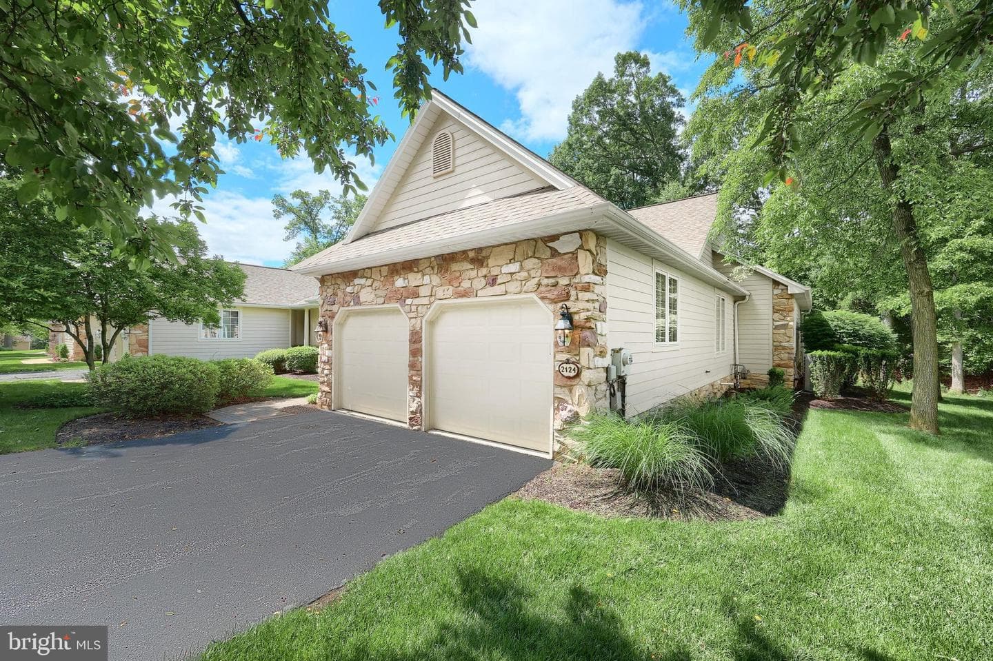 2124 Tall Oaks Lane photo 3