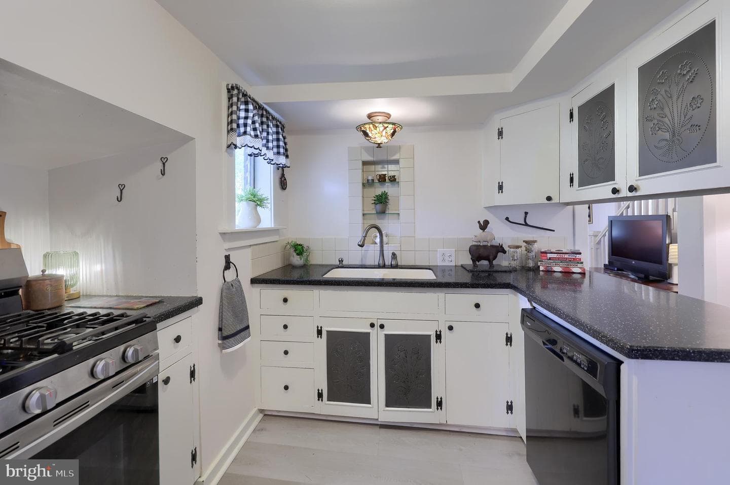10 Stella Avenue photo 13