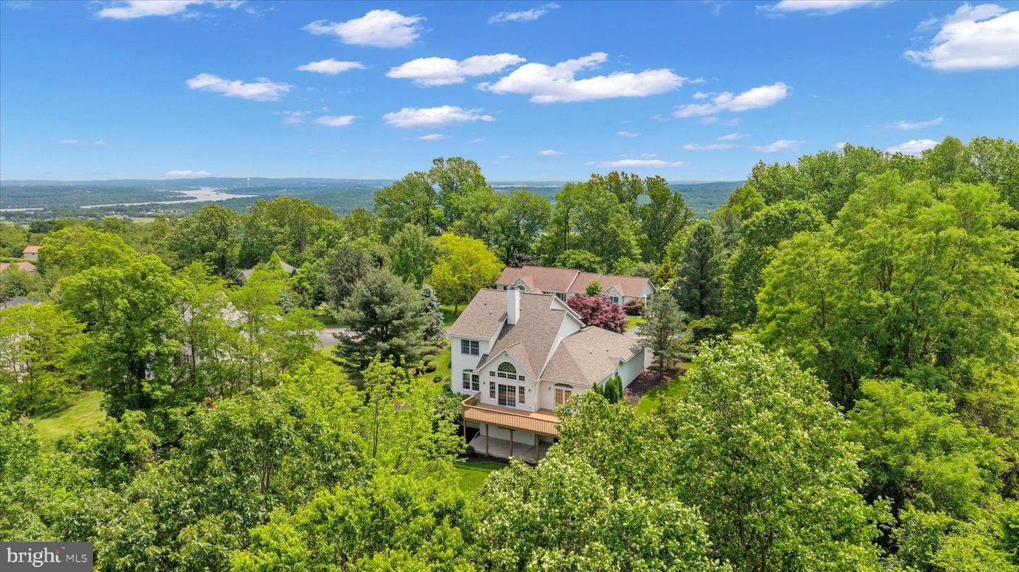 269 Willis Road photo 4