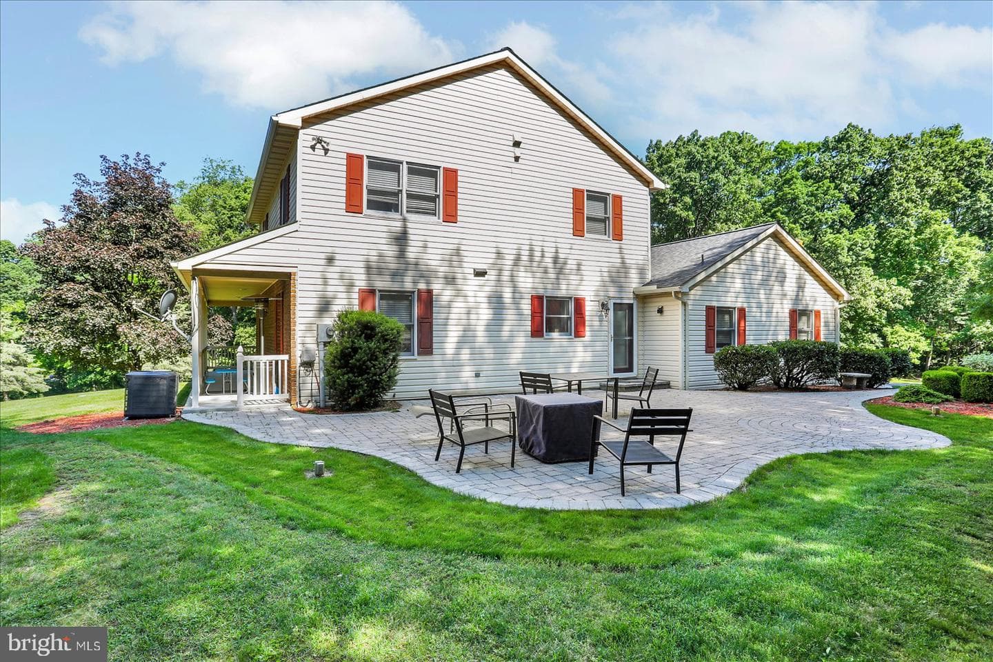 63 Lindsay Lane photo 3