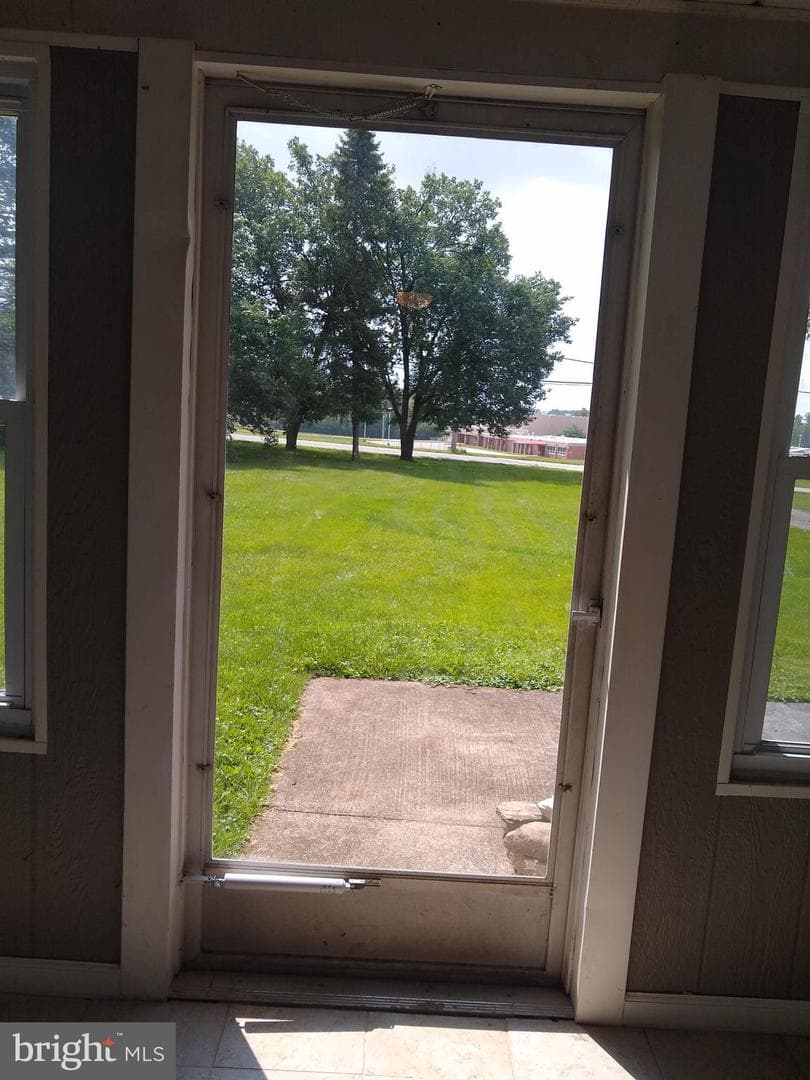 2894 Oakland Road photo 4
