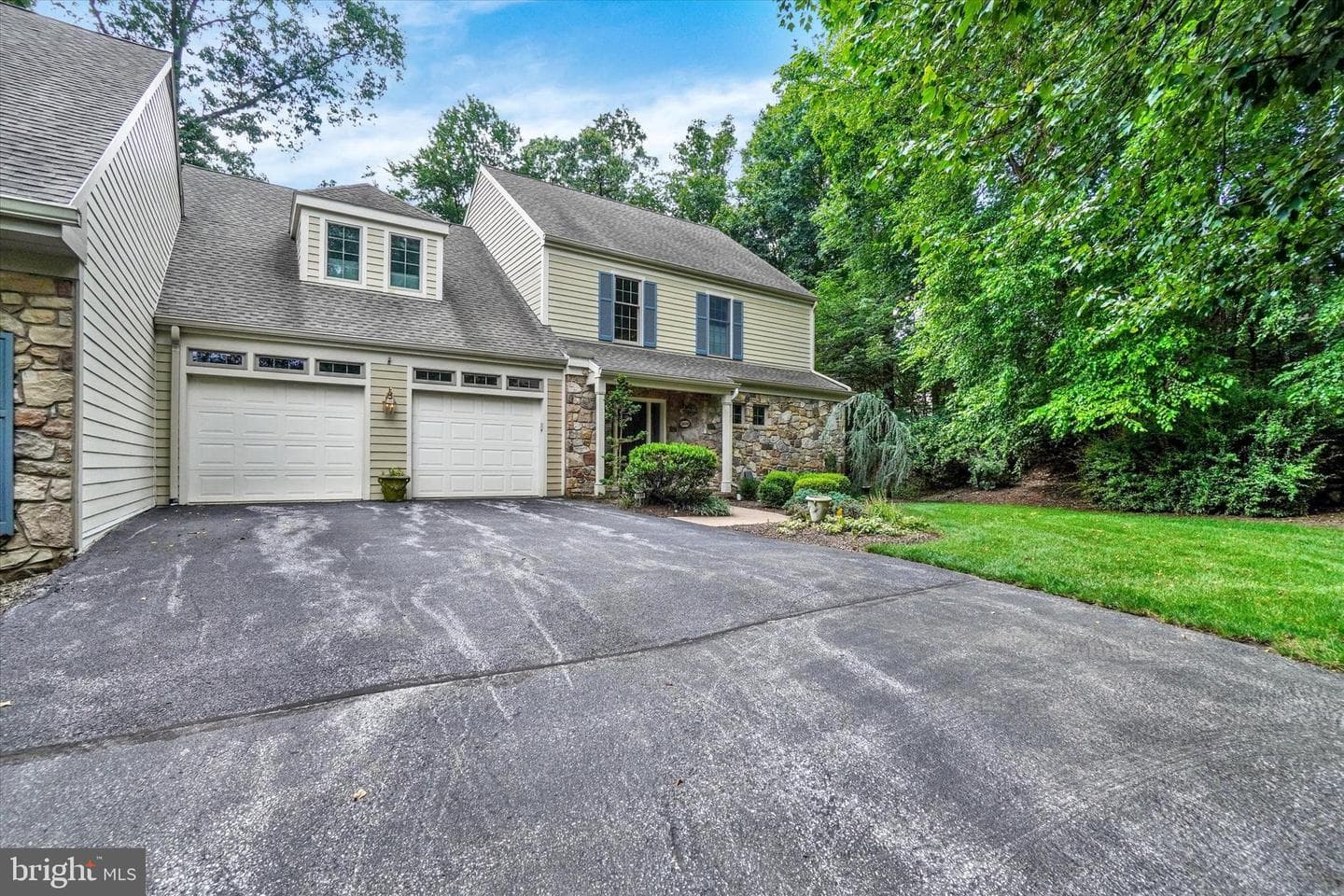 2086 Rosewood Lane photo 3