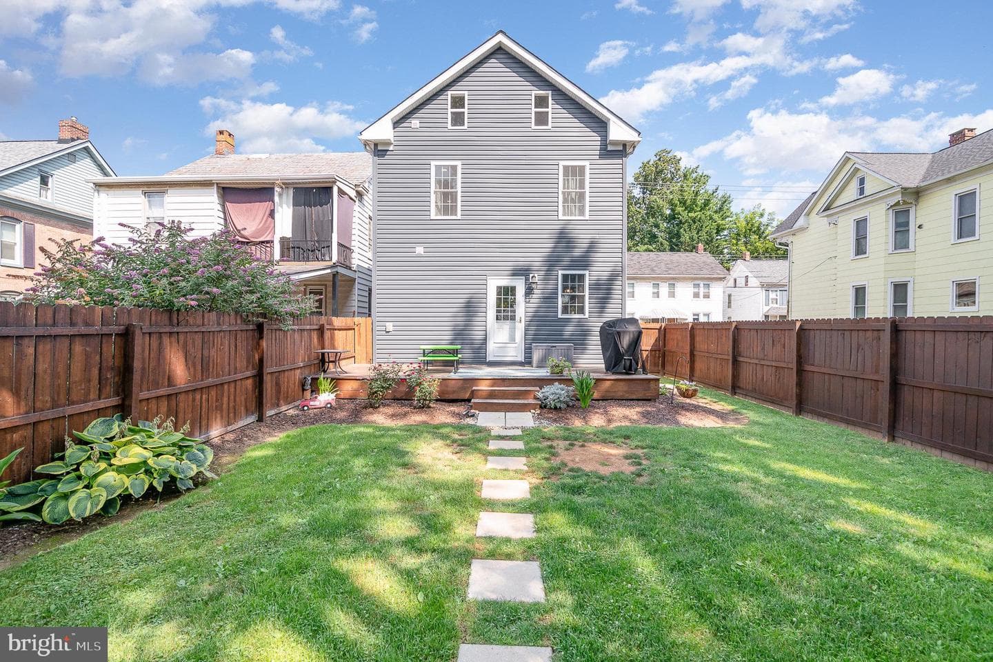 227 W Chestnut Street photo 24