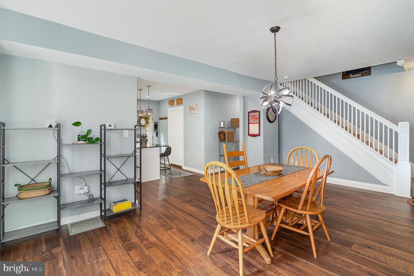 227 W Chestnut Street photo 8