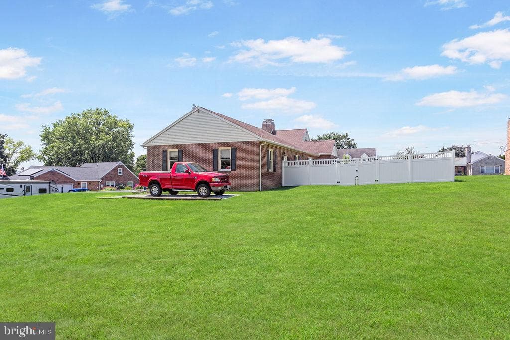 401 N Forrest Street photo 32